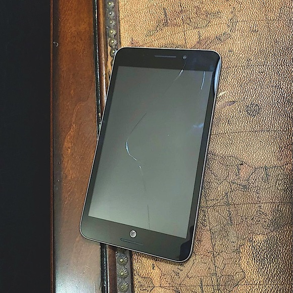 Tablet . Cellular - Picture 2 of 4